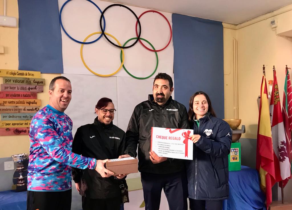 El CEIP Gonzalo de Berceo colabora con el equipo de balonmano