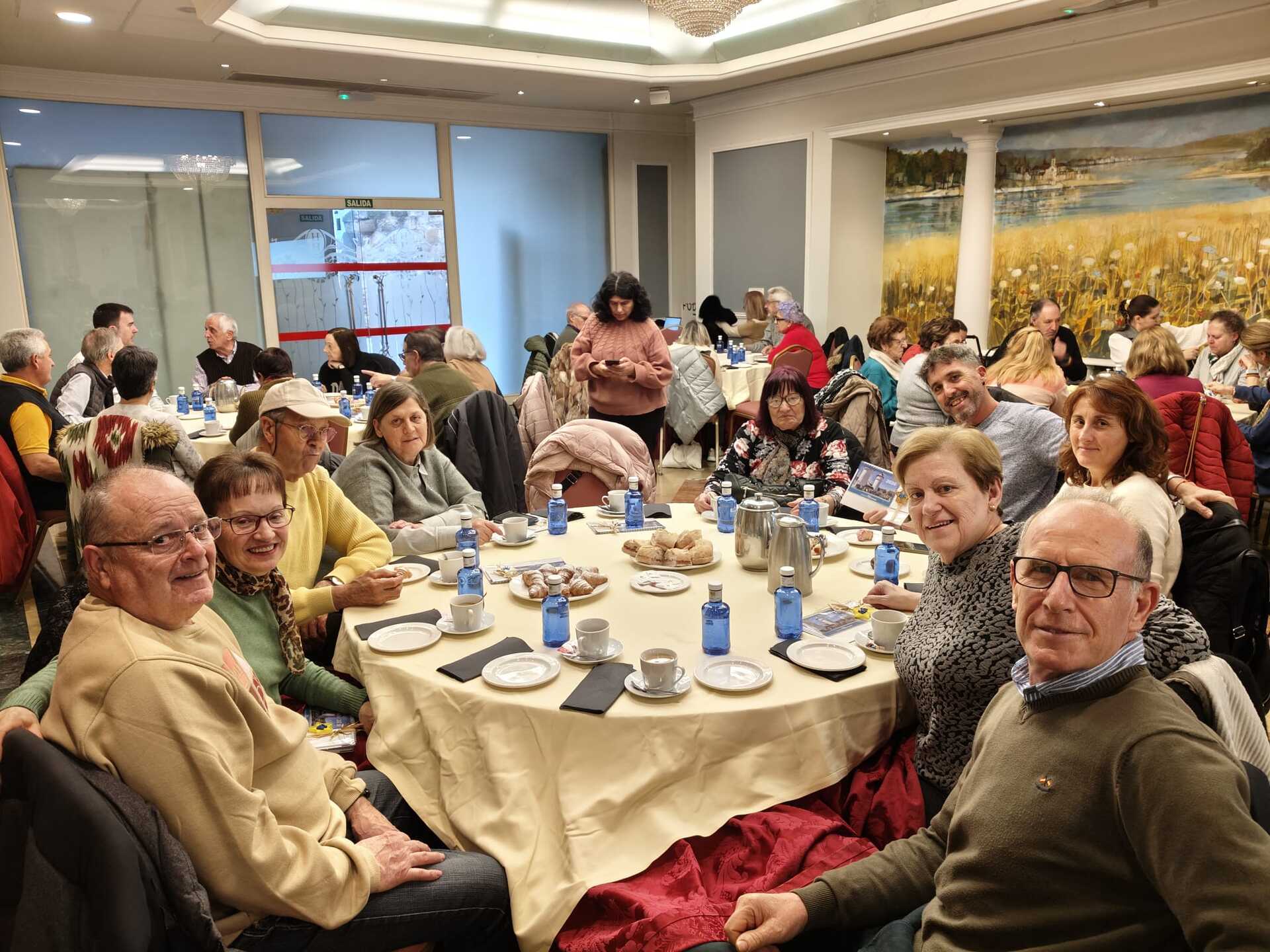 60 familias de Asprosub celebran un café navideño para hacer balance del año